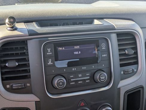 Used 2017 RAM 1500 Express image 19