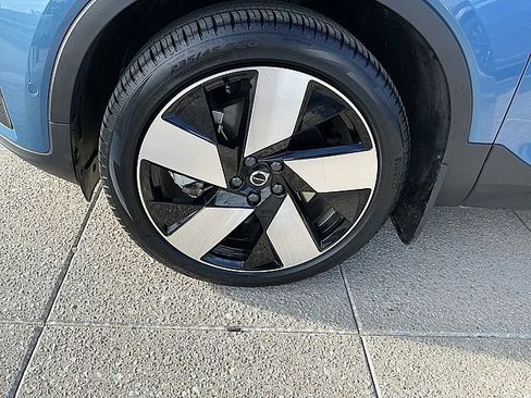Certified 2023 Volvo XC40 Recharge Ultimate image 12