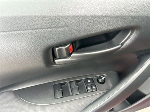 Used 2022 Toyota Corolla LE image 16
