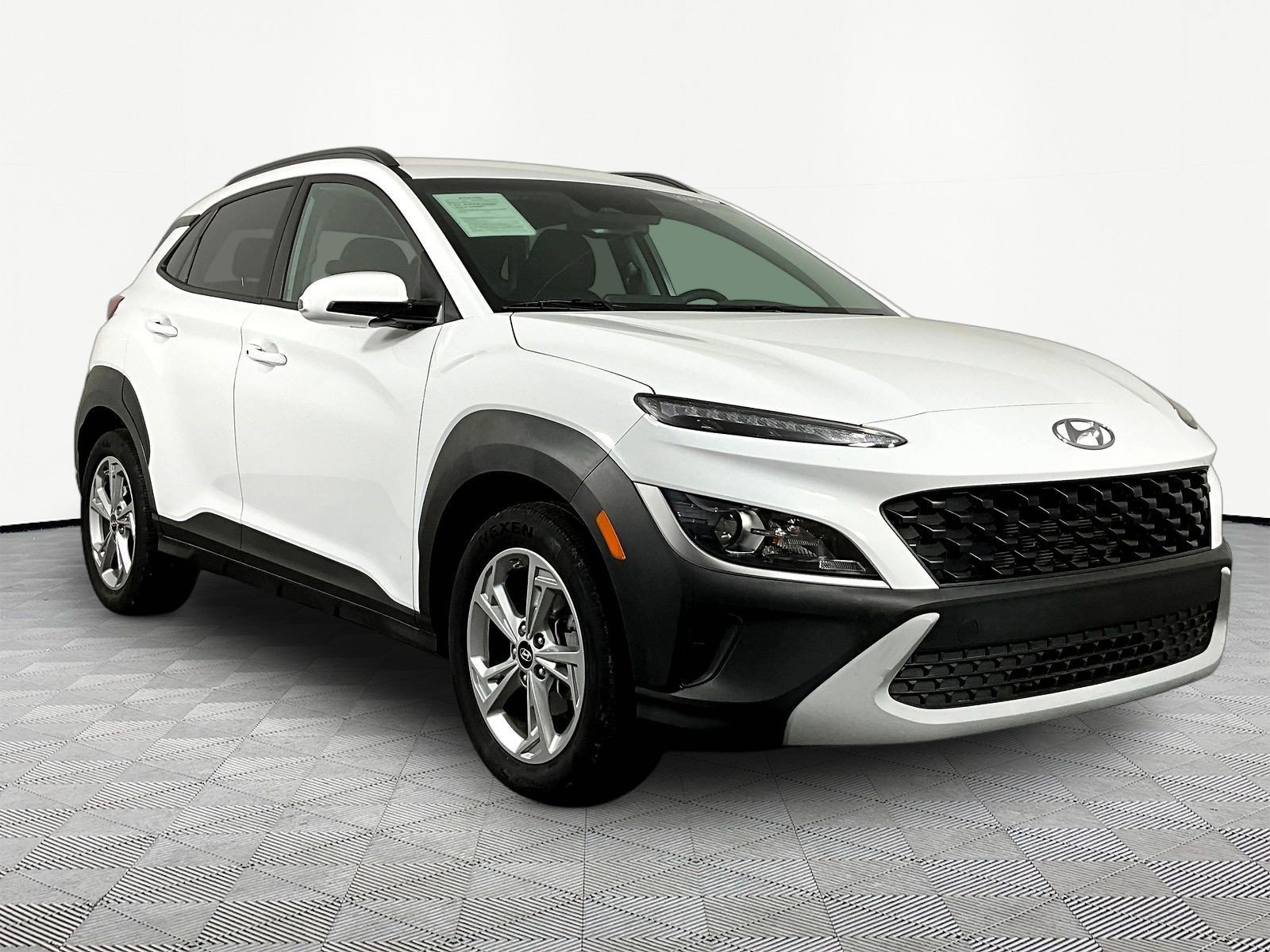 Used 2023 Hyundai Kona SEL FWD image 3