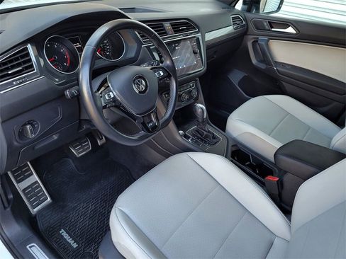 Used 2020 Volkswagen Tiguan SE R-Line image 9