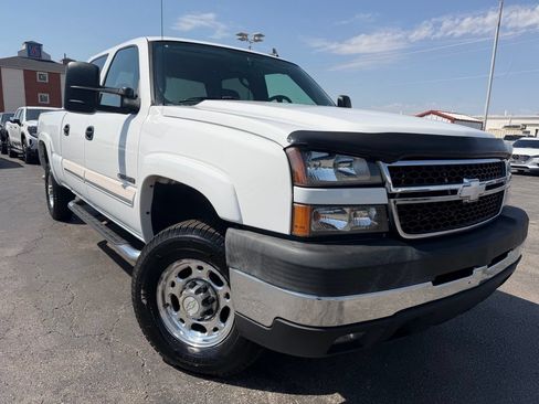 Used 2007 Chevrolet Silverado 2500 LT w/ Onstar Plus Package AWD/4WD image 2