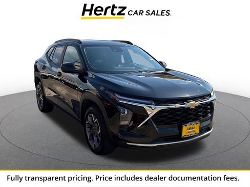 Used 2025 Chevrolet Trax LT FWD image 1