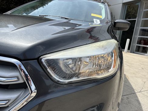 Used 2018 Ford Escape SE w/ SE Sync 3 Package FWD image 8