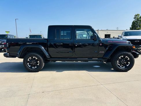 Used 2024 Jeep Gladiator Rubicon AWD/4WD image 41