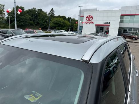 Used 2025 Toyota Highlander XLE AWD/4WD image 47