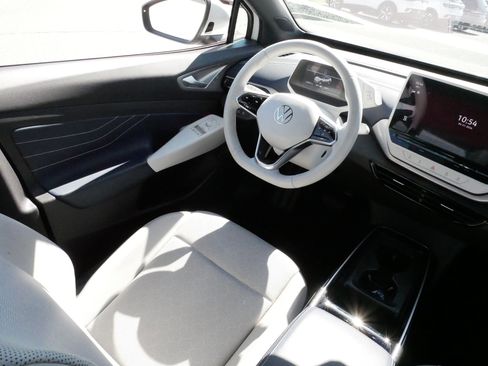 Used 2023 Volkswagen ID.4 Pro S image 9