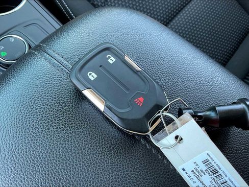 Used 2024 GMC Terrain SLE image 13