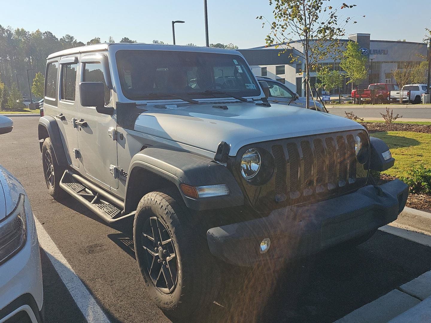 Used 2024 Jeep Wrangler Unlimited Sport AWD/4WD image 3