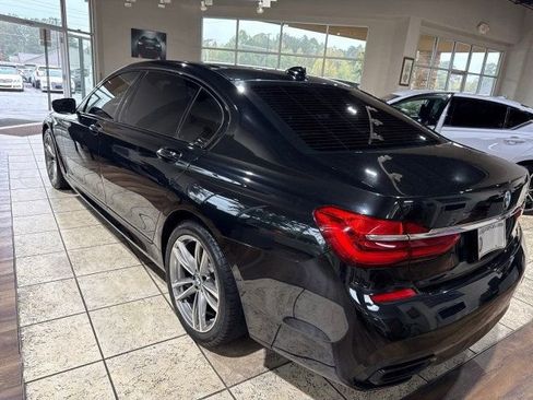 Used 2019 BMW 750i image 4