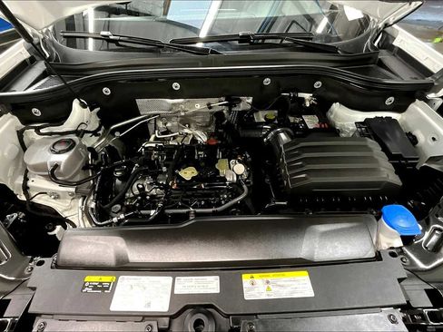 Used 2024 Volkswagen Atlas Cross Sport SE image 13