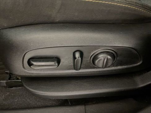 Used 2020 Chevrolet Equinox LT w/ Driver Convenience Package image 25