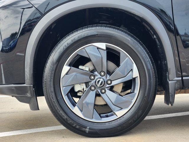 Used 2025 Nissan Rogue SV w/ SV Premium Package FWD image 10