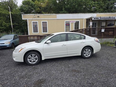 Used 2010 Nissan Altima 2.5 S w/ Convenience Pkg FWD image 2