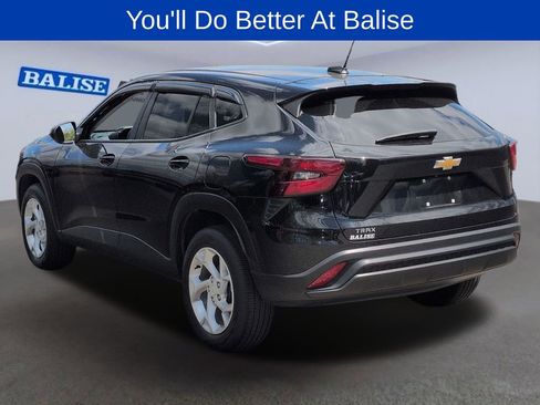Used 2024 Chevrolet Trax LS w/ LS Convenience Package FWD image 5