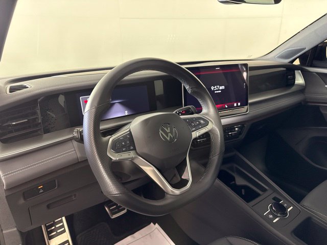 Used 2025 Volkswagen Tiguan SE R-Line AWD/4WD image 16