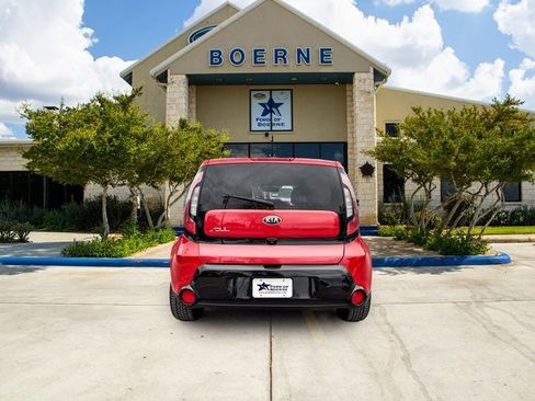 Used 2016 Kia Soul + image 4