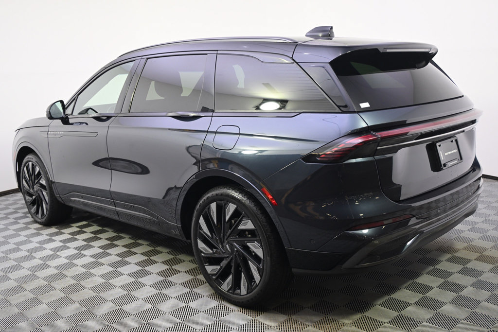 Used 2024 Lincoln Nautilus Reserve w/ Equipment Group 202A AWD/4WD image 3