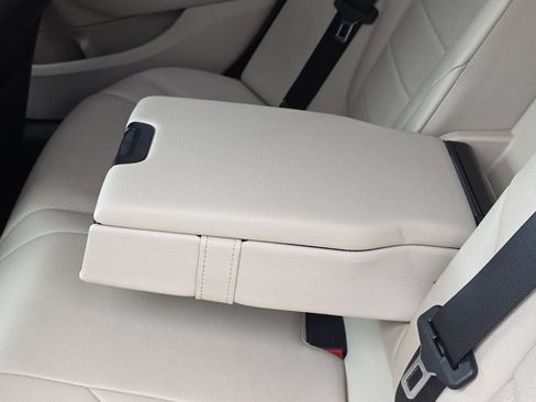 Used 2016 Mercedes-Benz C 300 Sedan image 8