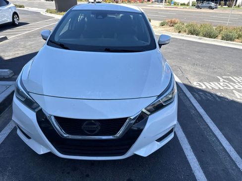 Used 2020 Nissan Versa SV FWD image 4