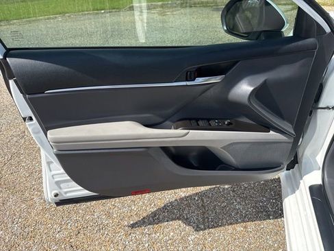 Used 2022 Toyota Camry SE image 14