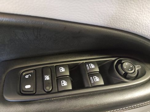 Used 2019 Jeep Compass Latitude w/ Popular Equipment Group FWD image 27