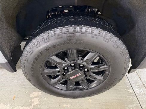 Certified 2025 GMC Sierra 2500 AT4 w/ AT4 Premium Plus Package image 4
