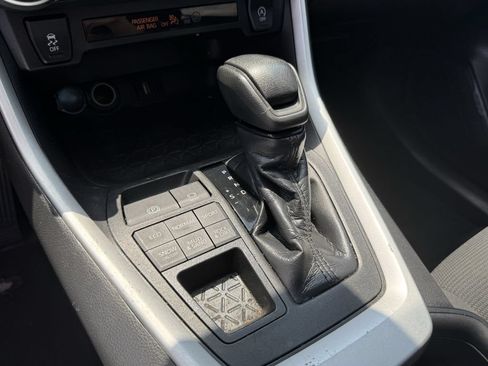 Used 2021 Toyota RAV4 LE AWD/4WD image 19