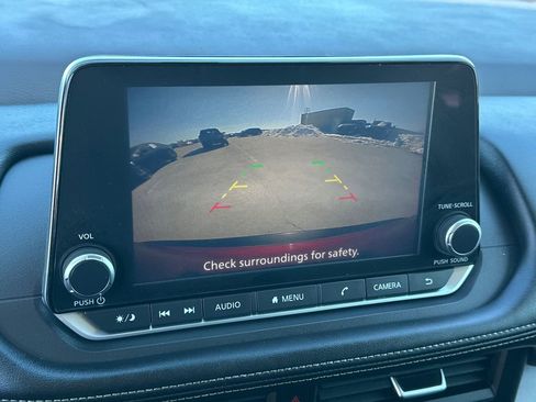 Used 2023 Nissan Rogue SV image 27