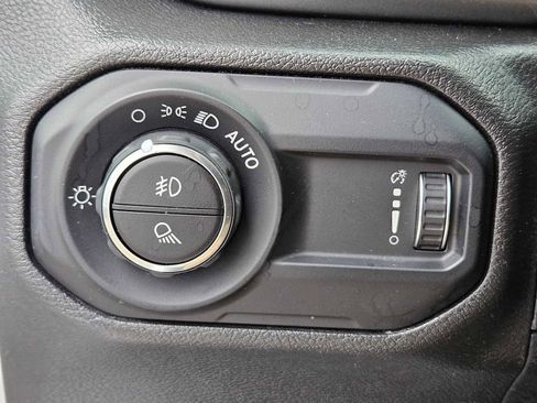 Used 2023 Jeep Gladiator Overland image 27