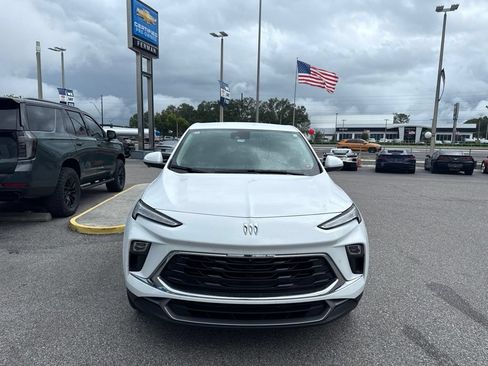 Used 2024 Buick Encore GX Preferred w/ Advanced Technology Package FWD image 2