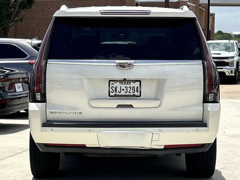 Used 2015 Cadillac Escalade Luxury RWD image 5