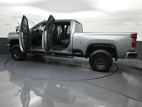 Used 2025 Chevrolet Silverado 2500 LT AWD/4WD image 39