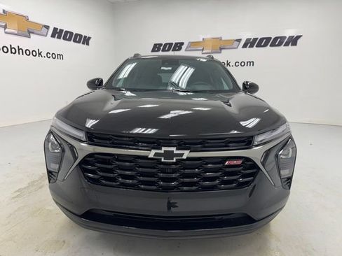 New 2026 Chevrolet Trax RS w/ Driver Confidence Package FWD image 2