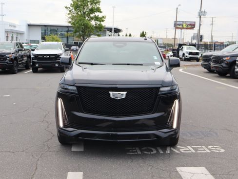 Used 2023 Cadillac Escalade ESV Sport w/ LPO, ONYX Package AWD/4WD image 3