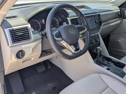 Used 2021 Volkswagen Atlas SE w/ Panoramic Sunroof Package FWD image 10