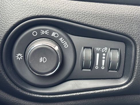 Used 2022 Jeep Renegade Latitude image 25