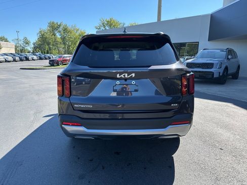 New 2026 Kia Sorento S image 7