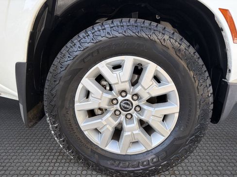 Used 2023 Nissan Frontier SV w/ Technology Package RWD image 10