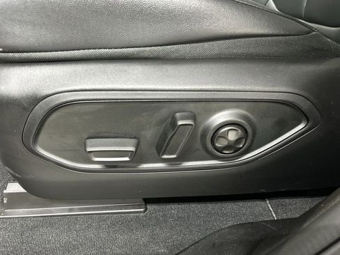 New 2025 Jeep Grand Cherokee Limited w/ Black Appearance Package AWD/4WD image 12