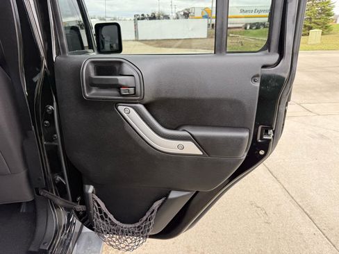 Used 2013 Jeep Wrangler Unlimited Sahara w/ Dual Top Group AWD/4WD image 25