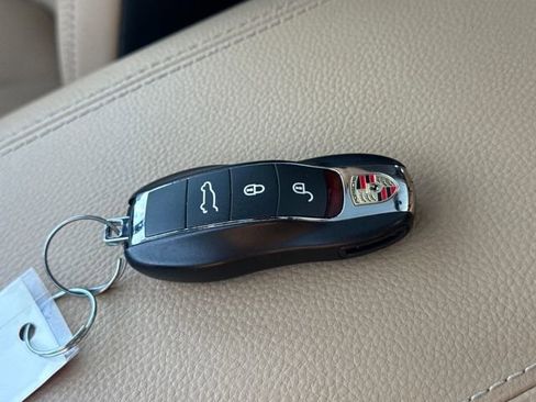 Used 2018 Porsche Cayenne Platinum Edition image 29