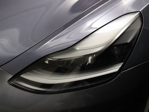 Used 2023 Tesla Model 3 Standard Range image 17