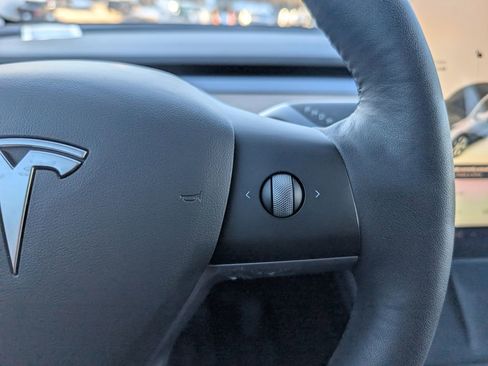 Used 2021 Tesla Model Y Long Range image 21