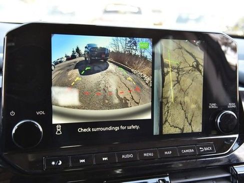 Used 2024 Nissan Pathfinder SL image 14