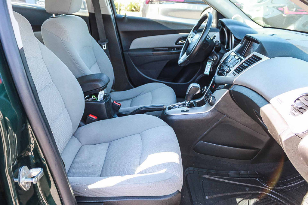 Used 2014 Chevrolet Cruze LT w/ Technology Package FWD image 16