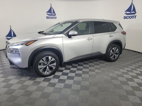 Used 2023 Nissan Rogue SV image 3