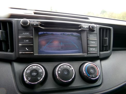 Used 2016 Toyota RAV4 LE image 15