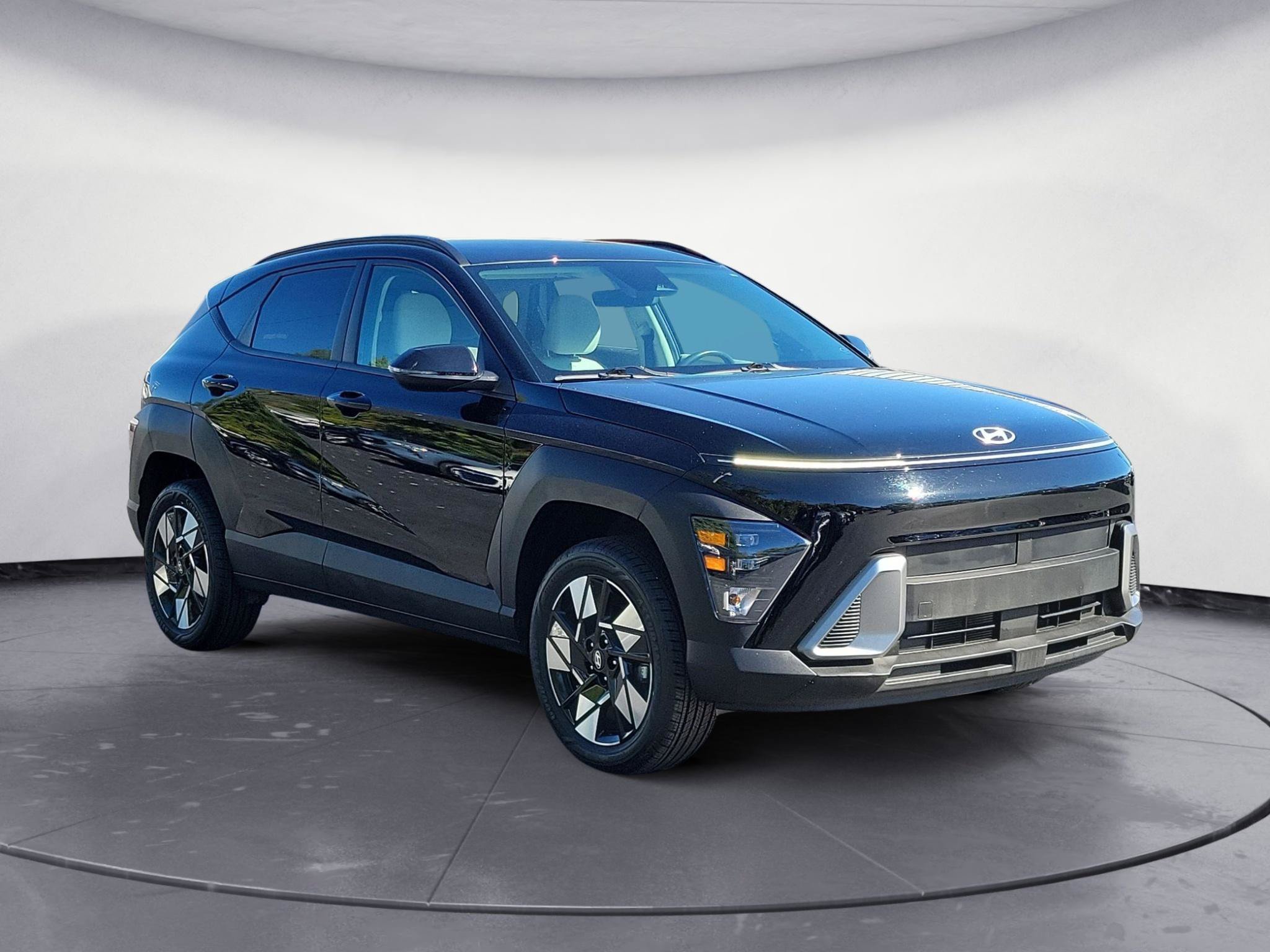 Used 2025 Hyundai Kona SEL AWD/4WD image 2