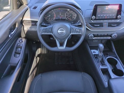 Used 2024 Nissan Altima 2.5 SV image 15
